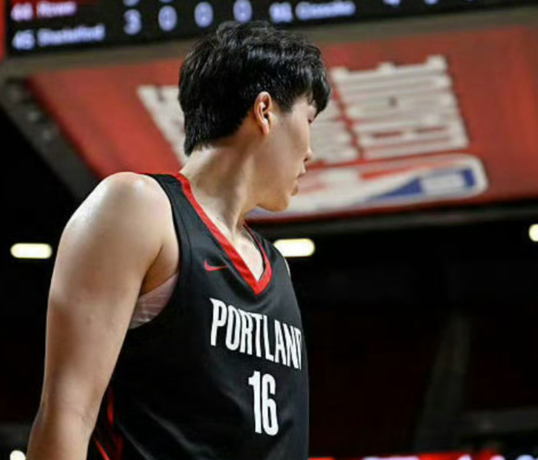 杨瀚森首秀轰10+4+5+3盖帽！攻守展统治力，移动变快，队记狂赞！