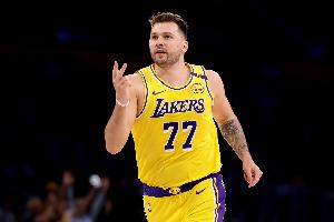 新任群主！东契奇23中9&amp;11罚10中 空砍32分7篮板7助攻&amp;正负值-9