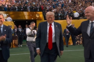 特朗普为蓝军颁奖！记者社媒调侃：让切尔西再次伟大