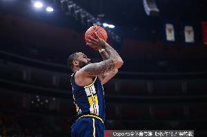 世俱杯直播-末节狂轰17分！吉伦沃特18中10拿下28分5板2助2断1帽 正负值+15